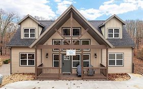 Rock And Timber Lodge