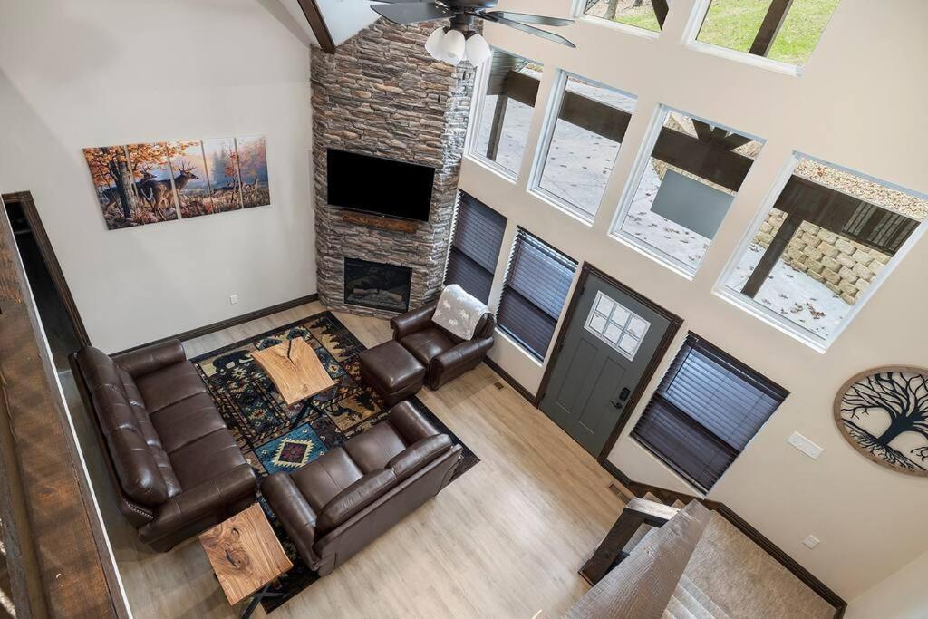 Rock And Timber Lodge Branson Exterior photo