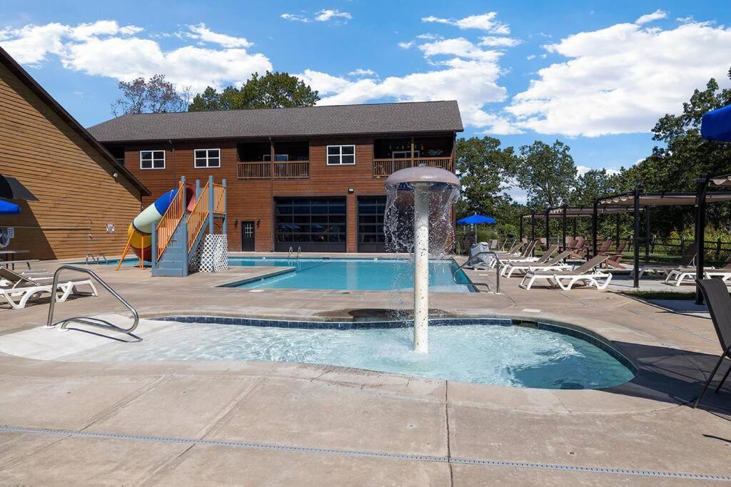Rock And Timber Lodge Branson Exterior photo